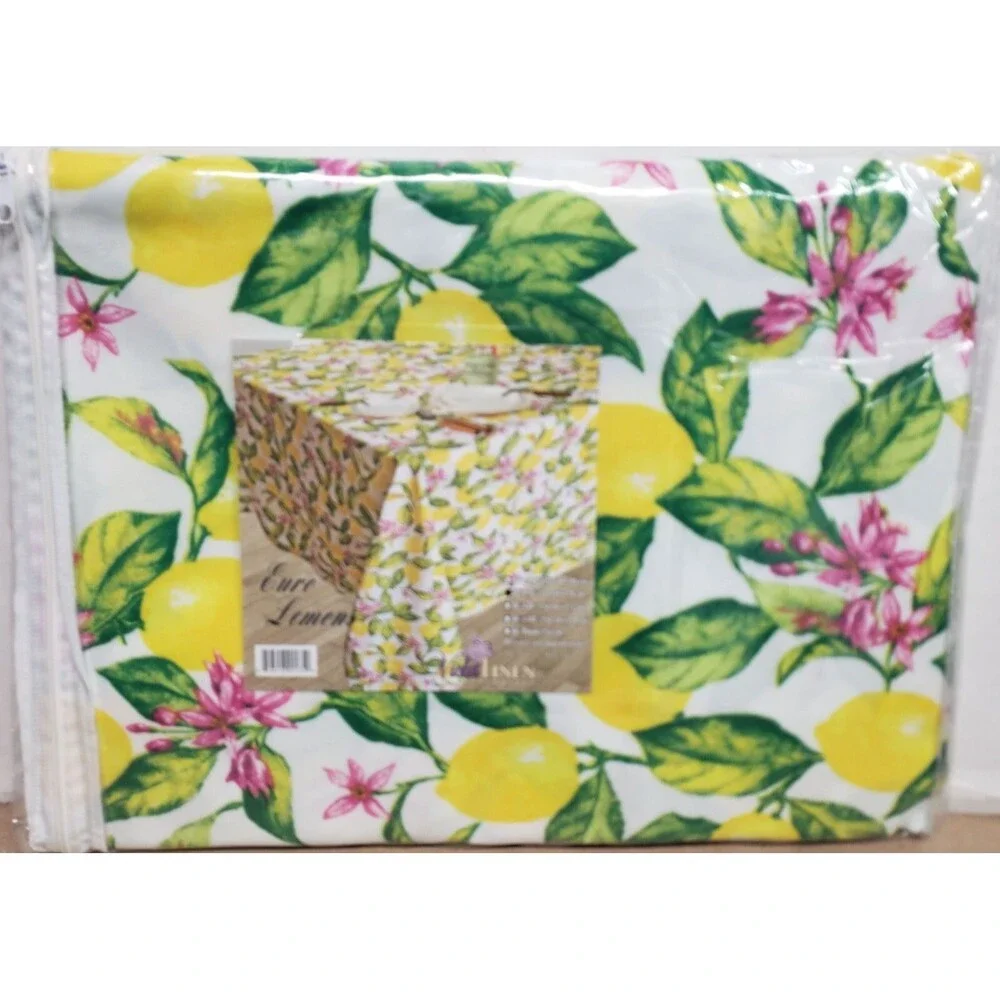 1 Printed Fabric Tablecloth, 52